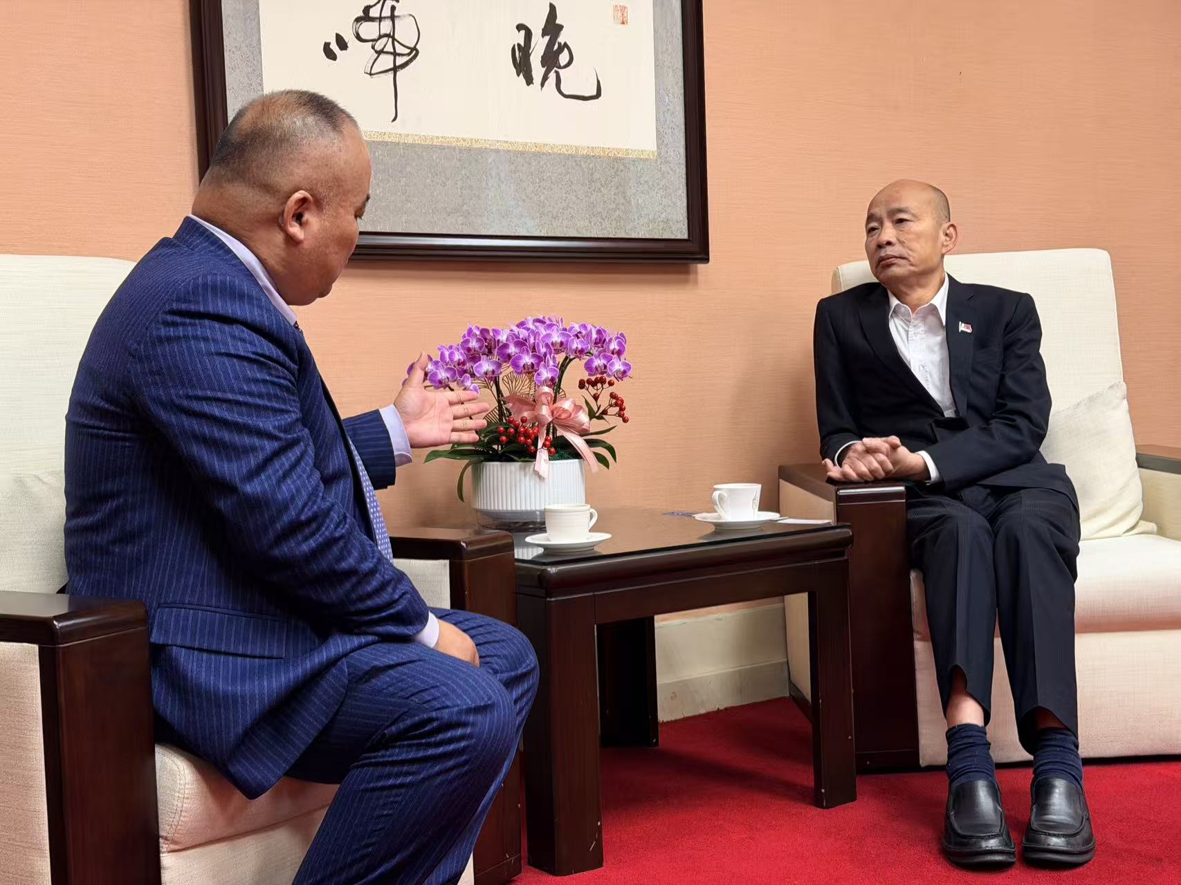 顶峰相见亦是赤子：刘龙珠律师解密韩国瑜的人格魅力与成功之道