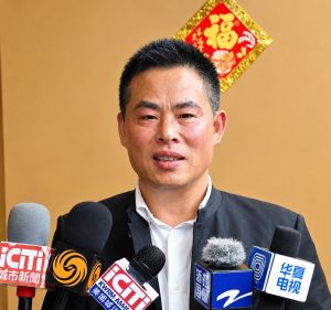 扎根美国、情系故乡：华人企业家缪其虎的创业、公益与中美交流之路